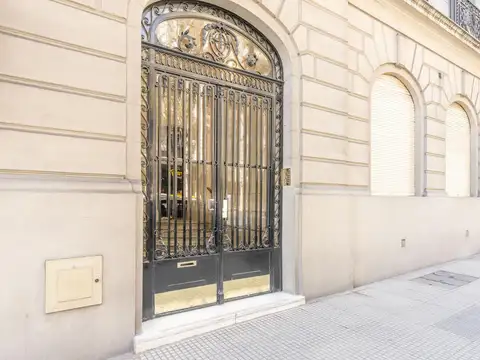 Departamento de estilo francés en venta sobre Av. Las Heras, Recoleta