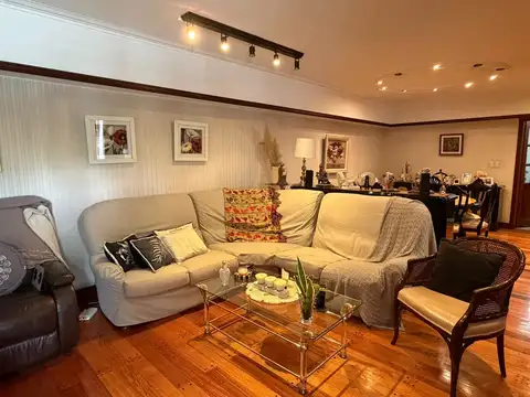 ADROGUE venta chalet 6 ambientes a mts estacion