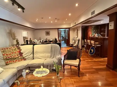 Casa en Venta con 4 cocheras