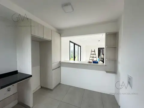Casa 4 ambientes con 2 baños