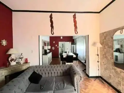 Bogotá  4000    - PH 6 Amb. - c/ PATIO, TERRAZA, ALTILLO - Sup. Total: 240 m². Por m2.:  770.