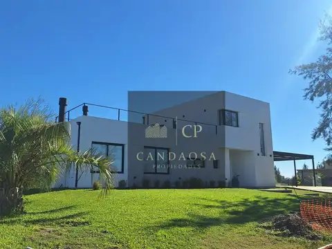 NEV. Casa a la laguna 6 ambientes El Naudir Aguas Privadas