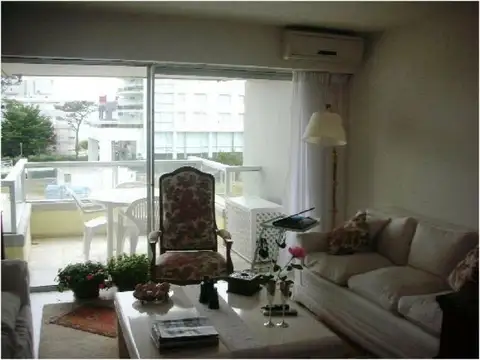 Departamento en Venta en Playa Mansa, USD 275.000