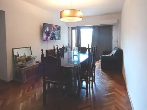 VENTA EXCELENTE DEPARTAMENTO DE 3 AMBIENTES CON BALCÓN TERRAZA AL FRENTE, CHACARITA