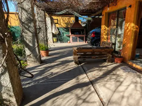 Casa 6 ambientes con 2 baños