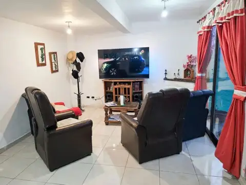 Casa en Alquiler con 1 cochera