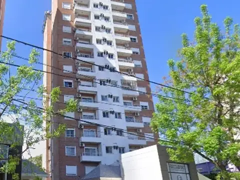 DEPARTAMENTO CON AMBIENTES AMPLIOS Y MUY BUENA UBICACION