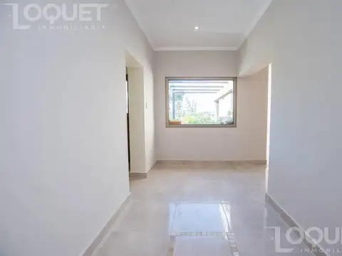 Casa 2 dormitorios con piscina en venta. Barrio Privado -Aires del llano-