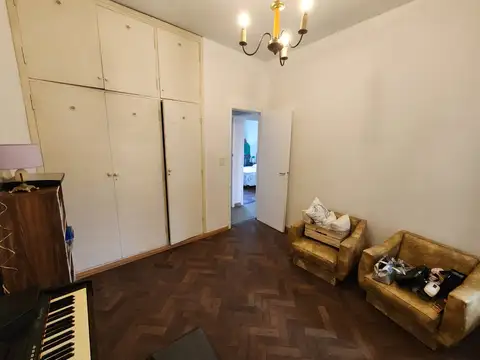 VENTA CASA 4 AMBIENTES CON TERRAZA, QUINCHO Y JARDIN. RUCCI 4500