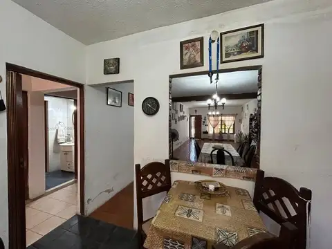 Casa 4 ambientes con 2 baños