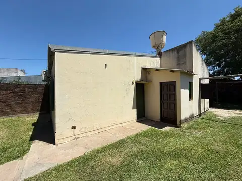 Casa 5 ambientes con 1 baño