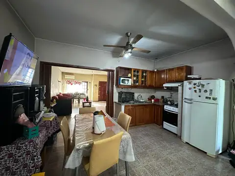MUY LINDA CASA 5 AMB, FDO, GARAGE PARA 2 AUTOS Y LOCAL/OFICINA   VENTA   SAN JUSTO