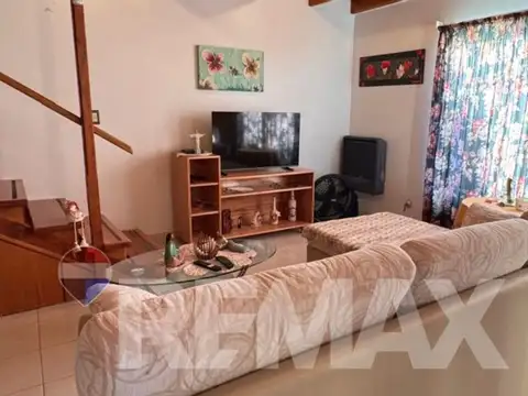 Casa 6 ambientes con 2 baños