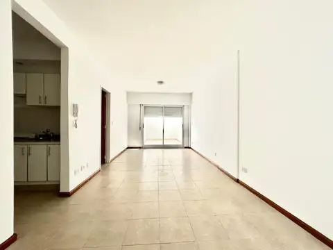Venta Departamento monoambiente con patio - Echesortu