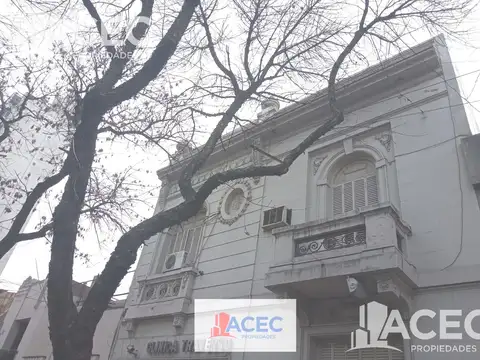 Casa 8 ambientes con 5 baños