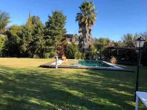 Chalet 5 Amb en Lote en Esquina c/ Piscina y Lago - El Lauquen Club de Campo