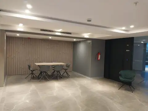 Oficina en Alquiler con 10 cocheras