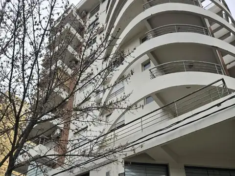 Pje Silva 1200, Piso 1