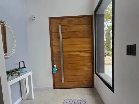 Casa 5 ambientes con 4 baños