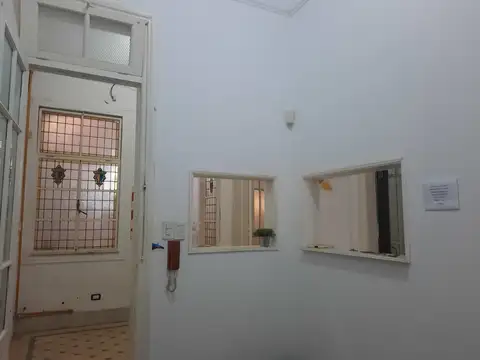 Casa 8 ambientes con 2 baños