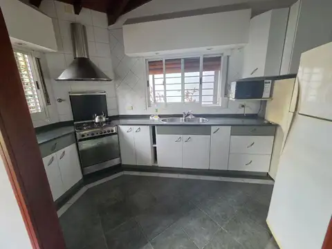 Depto Tipo Casa 4 ambientes con 2 baños