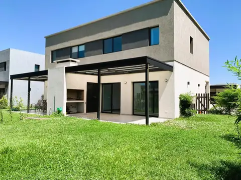 Casa en Alquiler de 3 dormitorios