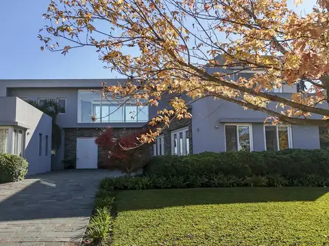 Casa en Venta en Albanueva, USD 2.250.000