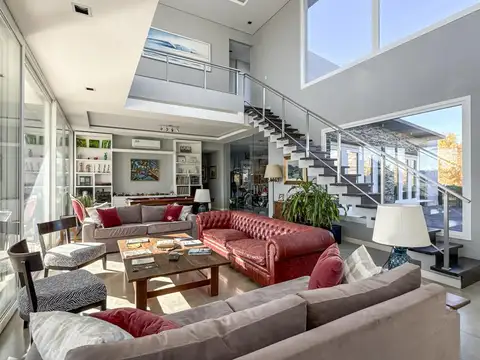 Casa 7 ambientes con 5 baños
