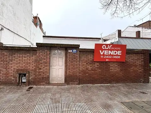 Casa Sobre Gran Lote de 8,66 X 52,19 – 339 m² Cubiertos - 452 m² de Terreno – Villa Urquiza