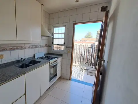 Depto Tipo Casa en Alquiler de 2 dormitorios