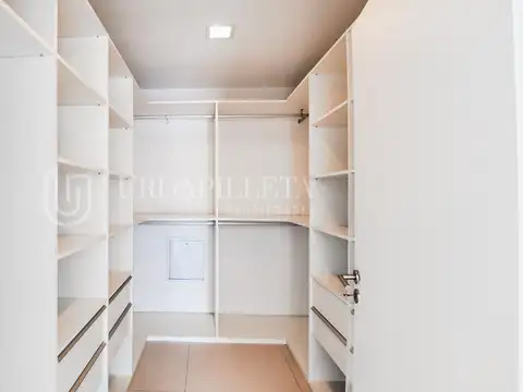 Casa 8 ambientes con 4 baños
