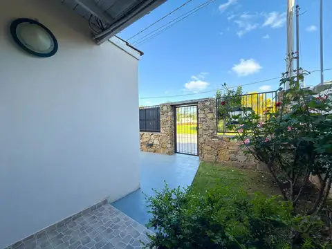 EN VENTA CASA EN AMPLIO LOTE - ZONA CERRITO TANDIL
