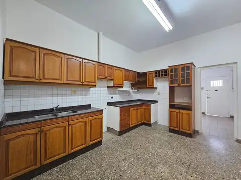 Casa 5 ambientes con 1 baño