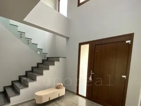 Casa 7 ambientes con 3 baños