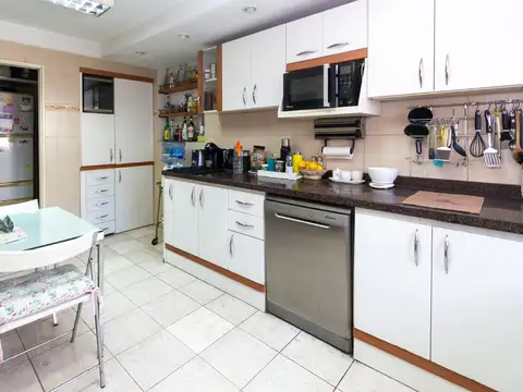 Casa en Venta en Colegiales gran jardín con pileta