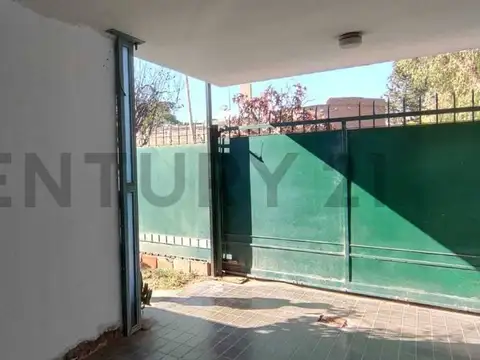 Casa en Alquiler con 1 cochera