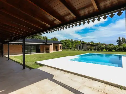 CASA ESTRENAR SANTA CATALINA LUJAN PERMUTA PILETA
