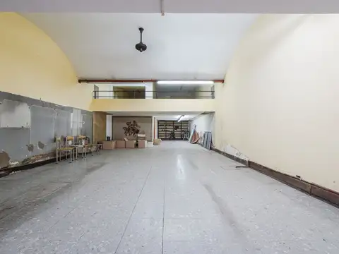 VENTA IMPORTANTE LOCAL COMERCIAL - AV. RIVADAVIA