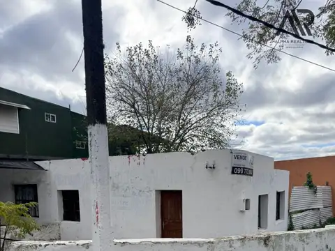 Casa 5 ambientes con 1 baño