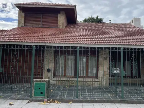 Casa 5 ambientes con 3 baños