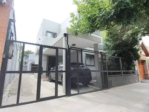 Depto Tipo Casa 3 ambientes con 2 baños