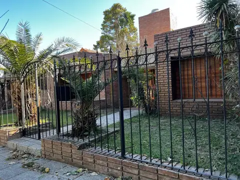 Casa Zona Norte 3 dormitorios Patio Grande Dpto Indep