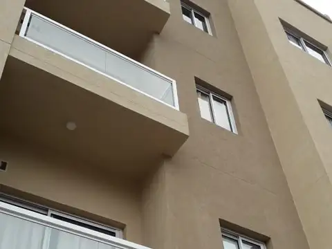 Monoambiente en segundo piso con balcón