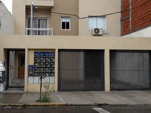 Monoambiente en segundo piso con balcón