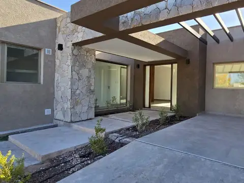 Casa 6 ambientes con 3 baños