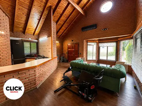Casa en Venta con 3 cocheras