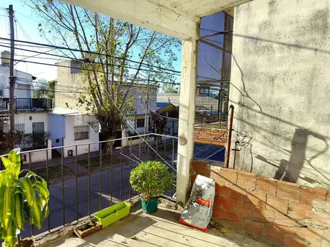 Casa 5 ambientes con 2 baños