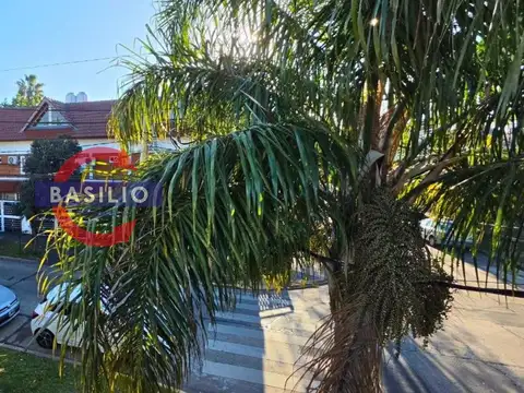 VENTA CASA 3 AMBIENTES EN LOTE PROPIO CON COCHERA Y TERRAZA EN CARAPACHAY