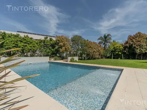 Venta casa 7 ambientes con piscina, jardin y quincho