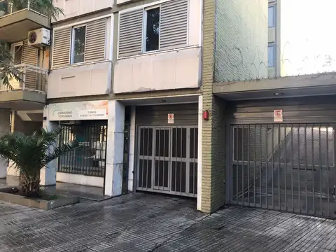 ALQUILER amplia cochera libre de gastos